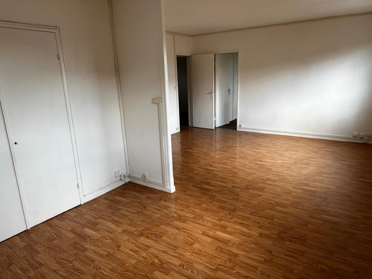 
																			4 pièces – 
																		3ème étage – 66m² - 93 700 € - Photo #2