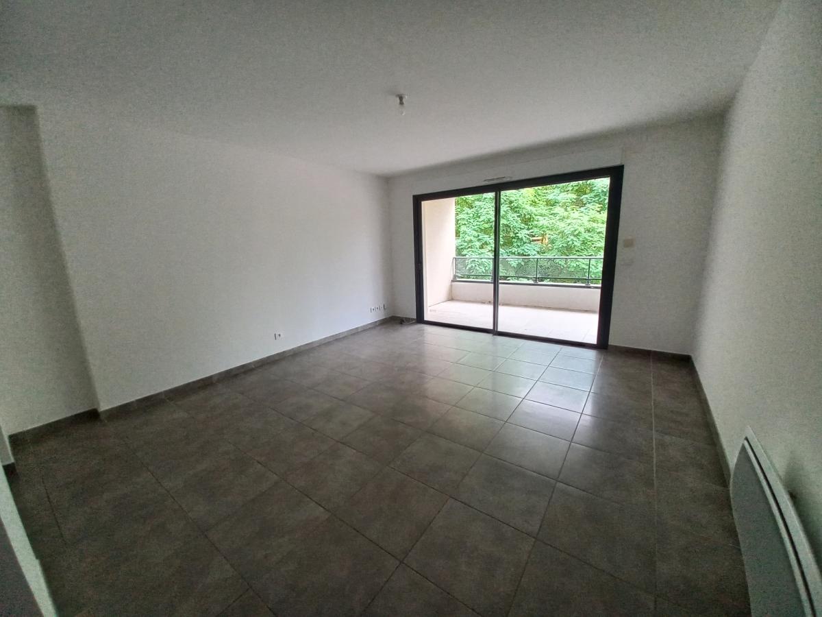3 pièces - RDC - 74m² - 567,83 € - Photo #2
