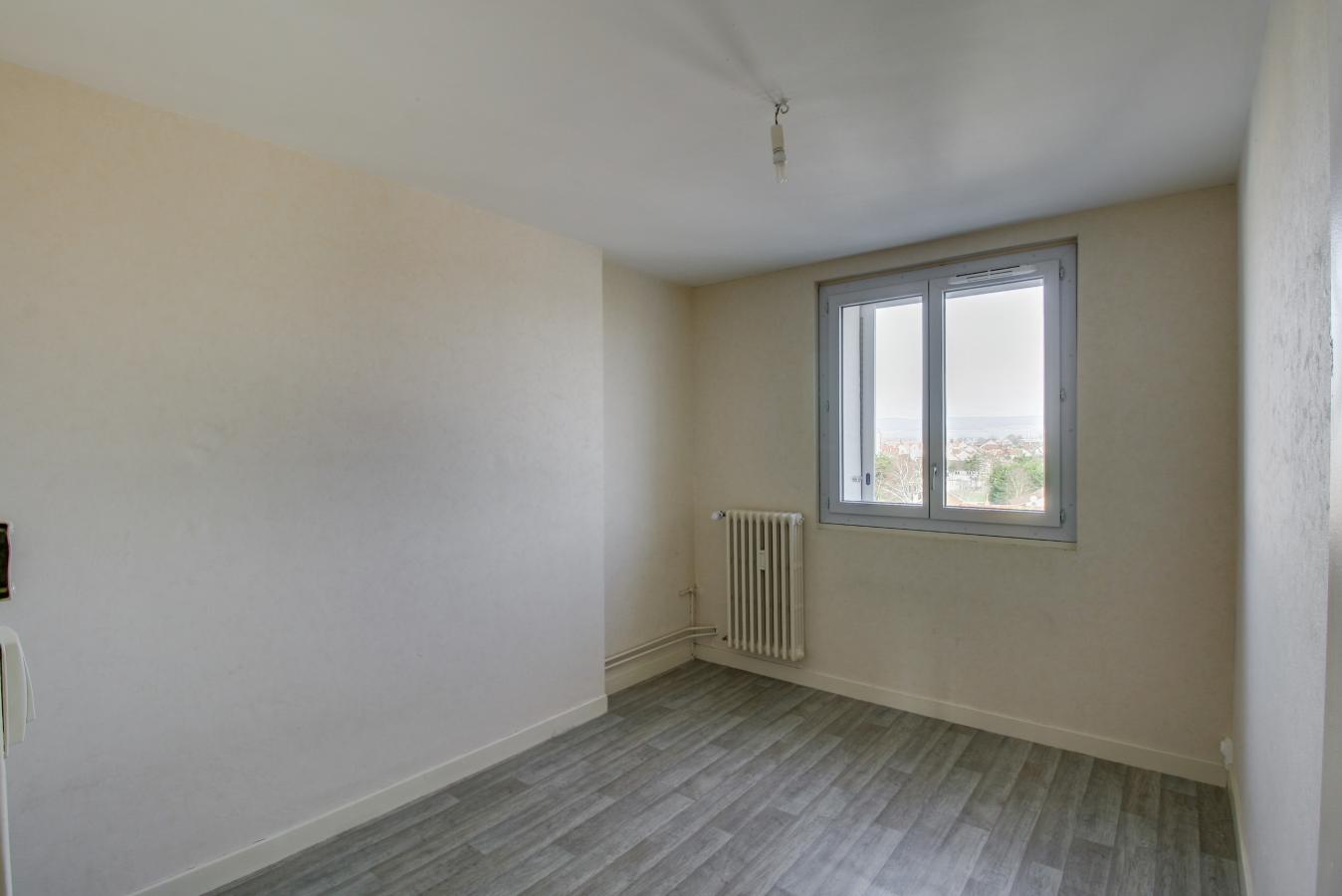 
																			5 pièces – 
																		4ème étage – 78m² - 77 600 € - Photo #2