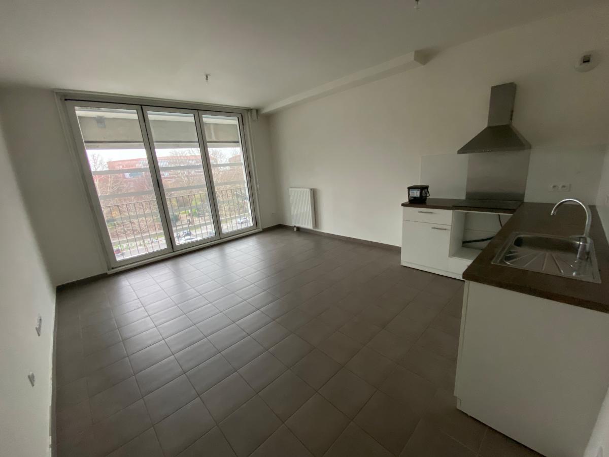 
																			2 pièces - 
																		RDC - 51m² - 1 402,79 € - Photo #2