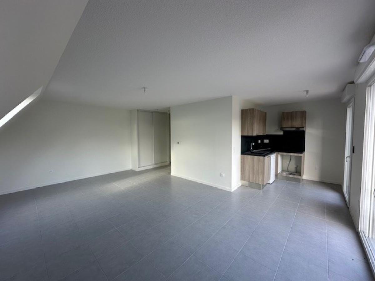 
																																							1 pièce - 
																																						3ème étage - 37m² - 673,84 € - Photo #2