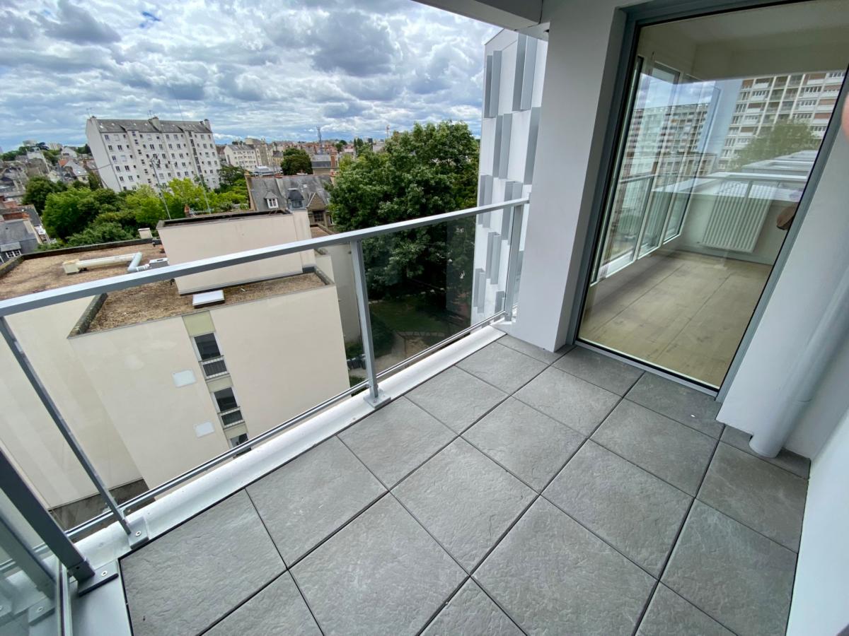 
																																							3 pièces - 
																																						6ème étage - 73m² - 1 057,56 € - Photo #3