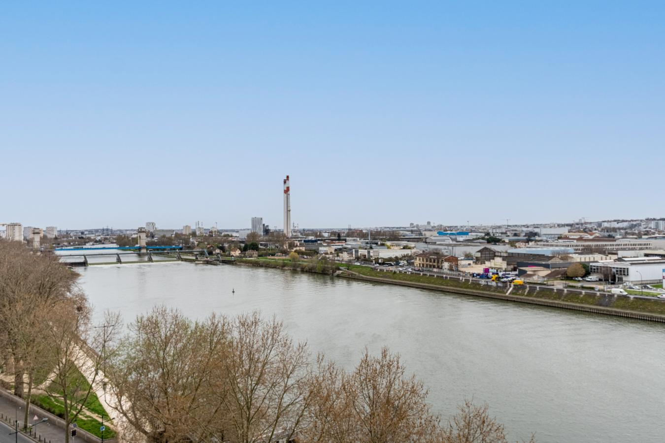 
																																							5 pièces - 
																																						2ème étage - 104m² - 2 043,86 € - Photo #1