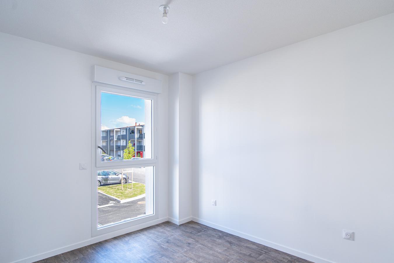 
																																							4 pièces - 
																																						RDC - 84m² - 978,42 € - Photo #2