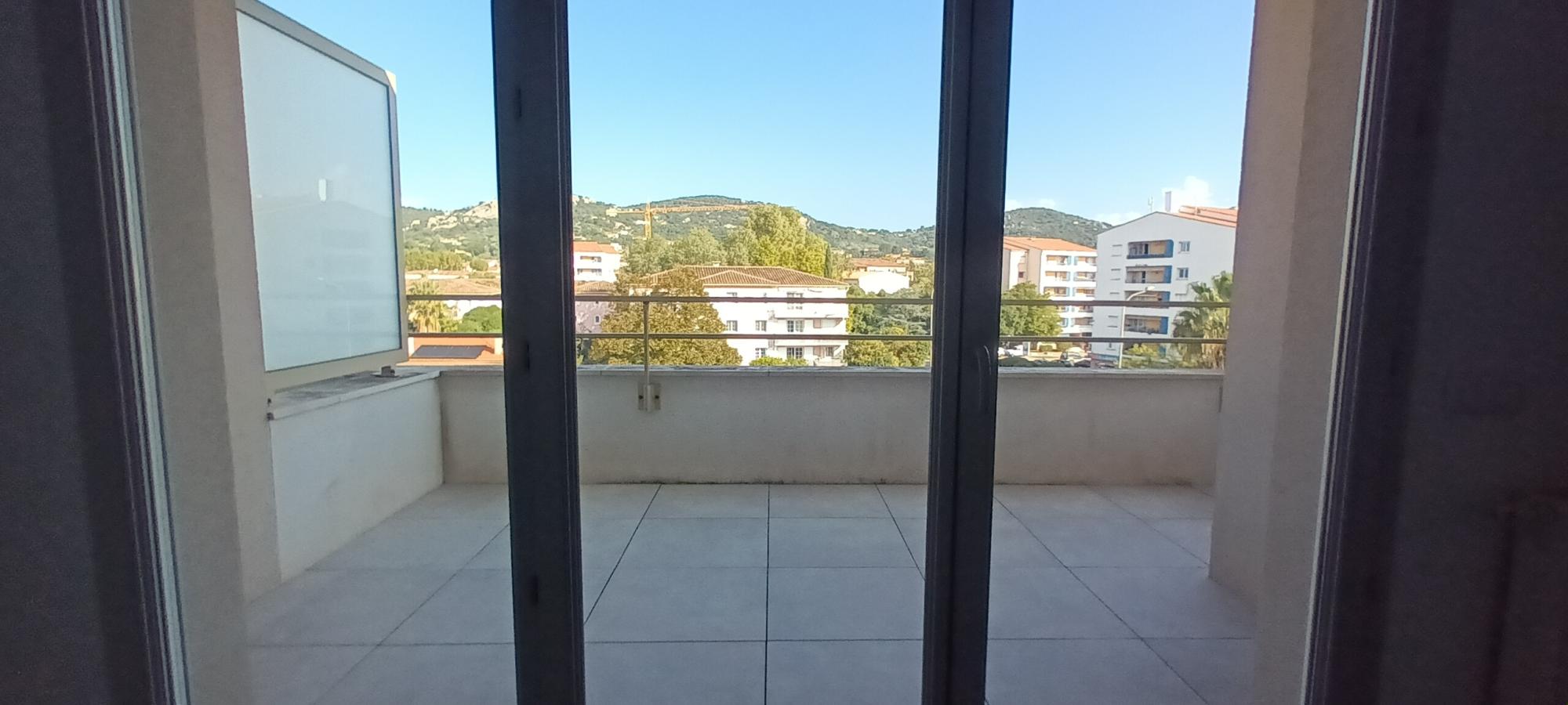 2 pièces - 4ème étage - 38m² - 743,77 € - Photo #0