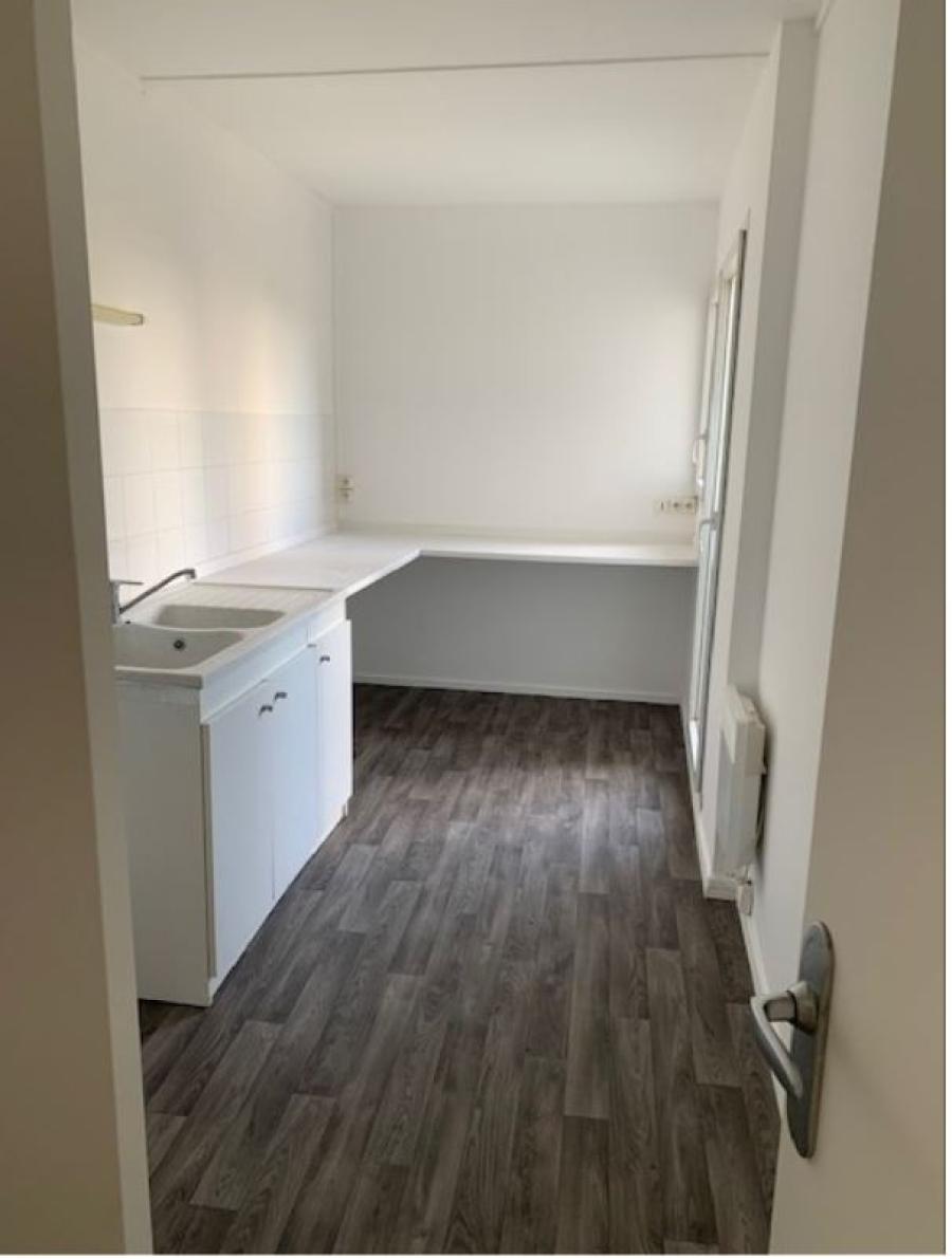 
																																							4 pièces - 
																																						11ème étage - 76m² - 1 458,44 € - Photo #3