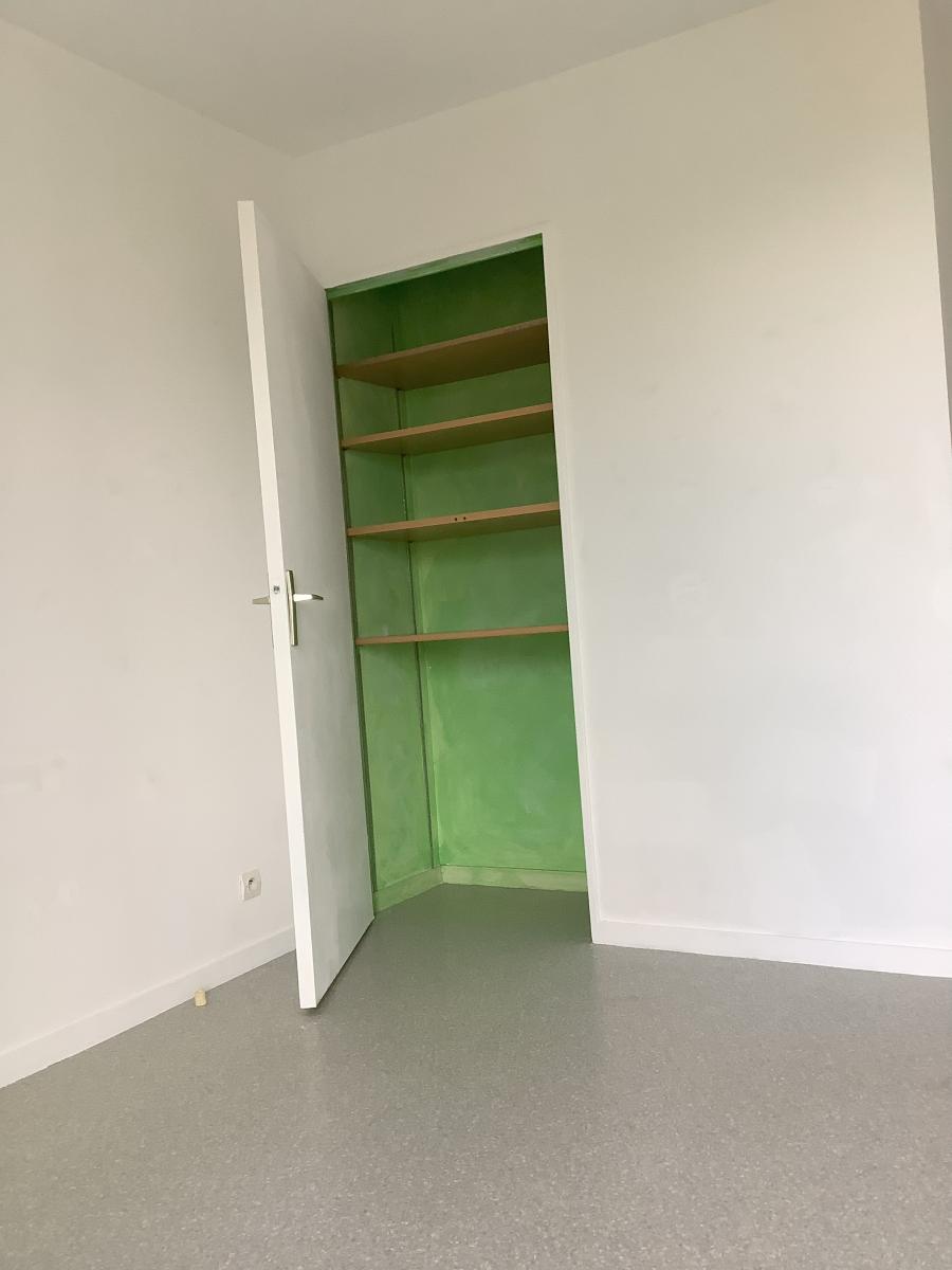 
																																							4 pièces - 
																																						3ème étage - 79m² - 170 000 € - Photo #6