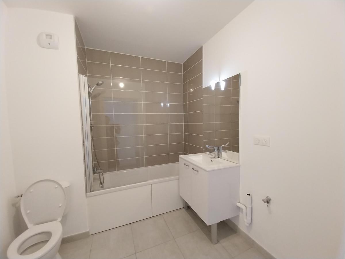 
																																							4 pièces - 
																																						1er étage - 85m² - 1 239,98 € - Photo #7
