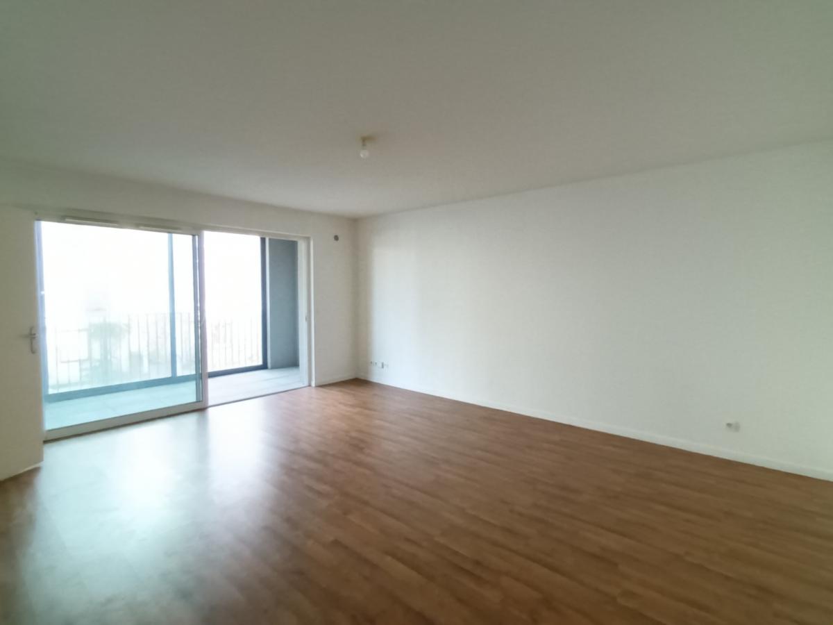 
																																							3 pièces - 
																																						4ème étage - 64m² - 915,82 € - Photo #4