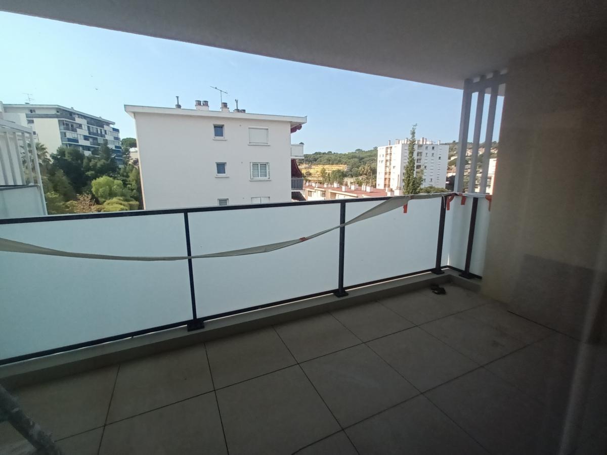 
																			2 pièces - 
																		3ème étage - 46m² - 922,85 € - Photo #2