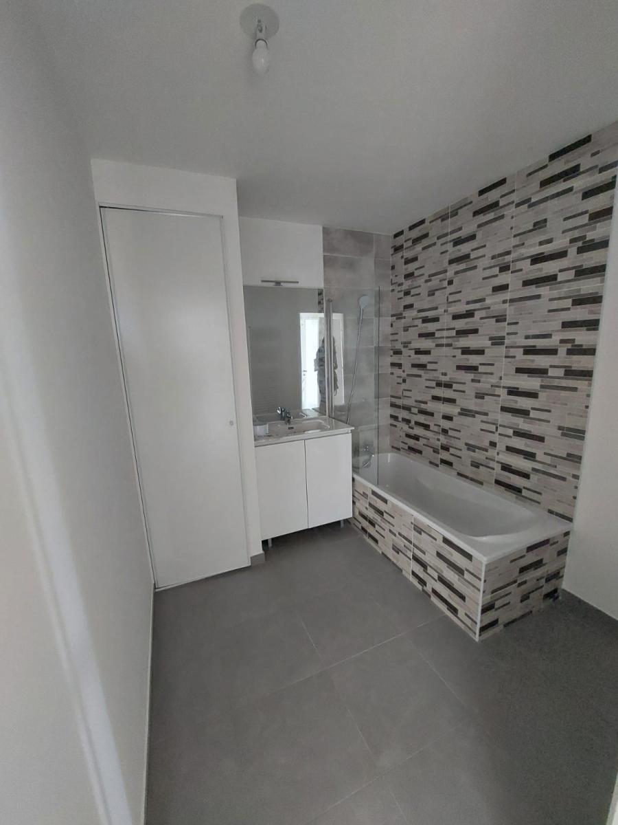 
																			5 pièces - 
																		4ème étage - 108m² - 2 117,34 € - Photo #4