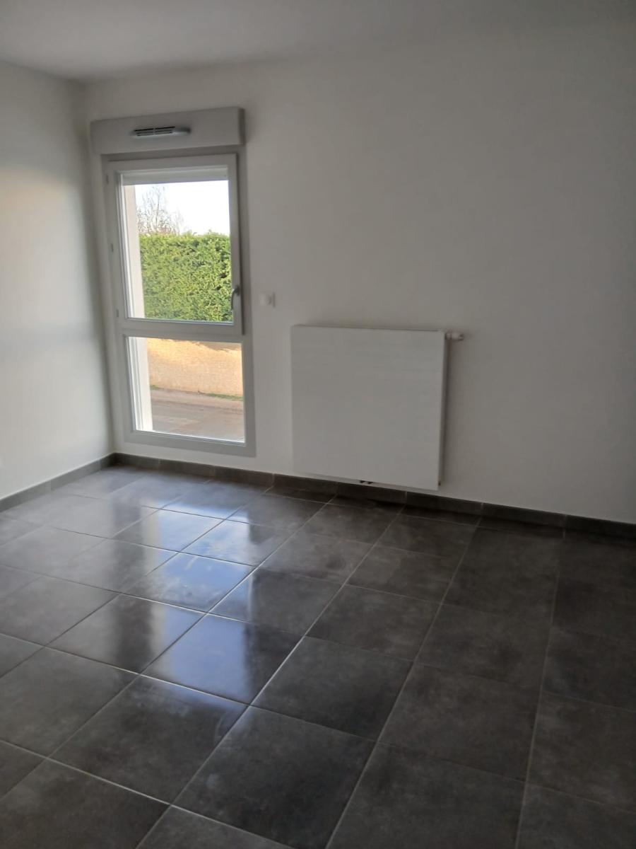 
																																							3 pièces - 
																																						2ème étage - 75m² - 1 033,73 € - Photo #1