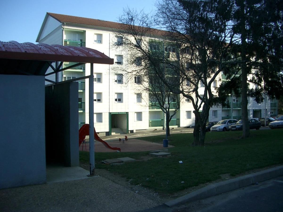 
																			3 pièces - 
																		RDC - 72m² - 588,25 € - Photo #1