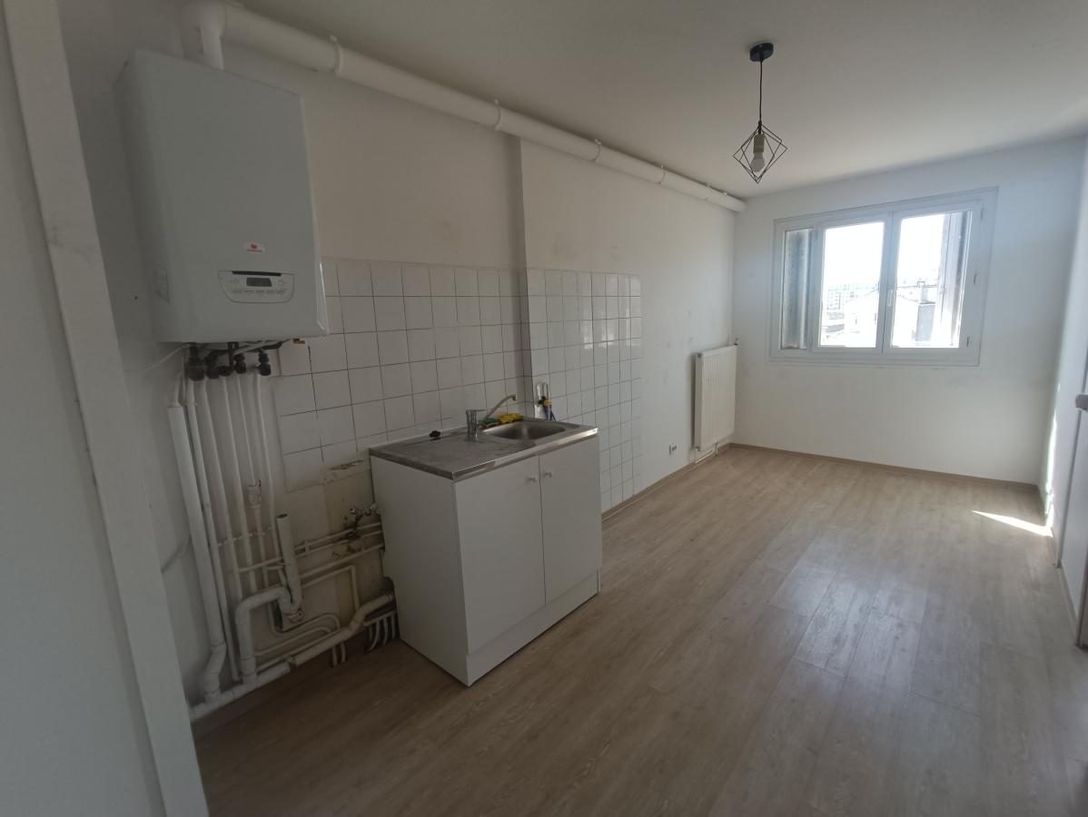 
																			3 pièces – 
																		2ème étage – 79m² - 192 000 € - Photo #3