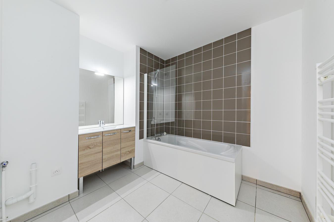 
																																							3 pièces - 
																																						RDC - 65m² - 828,68 € - Photo #3