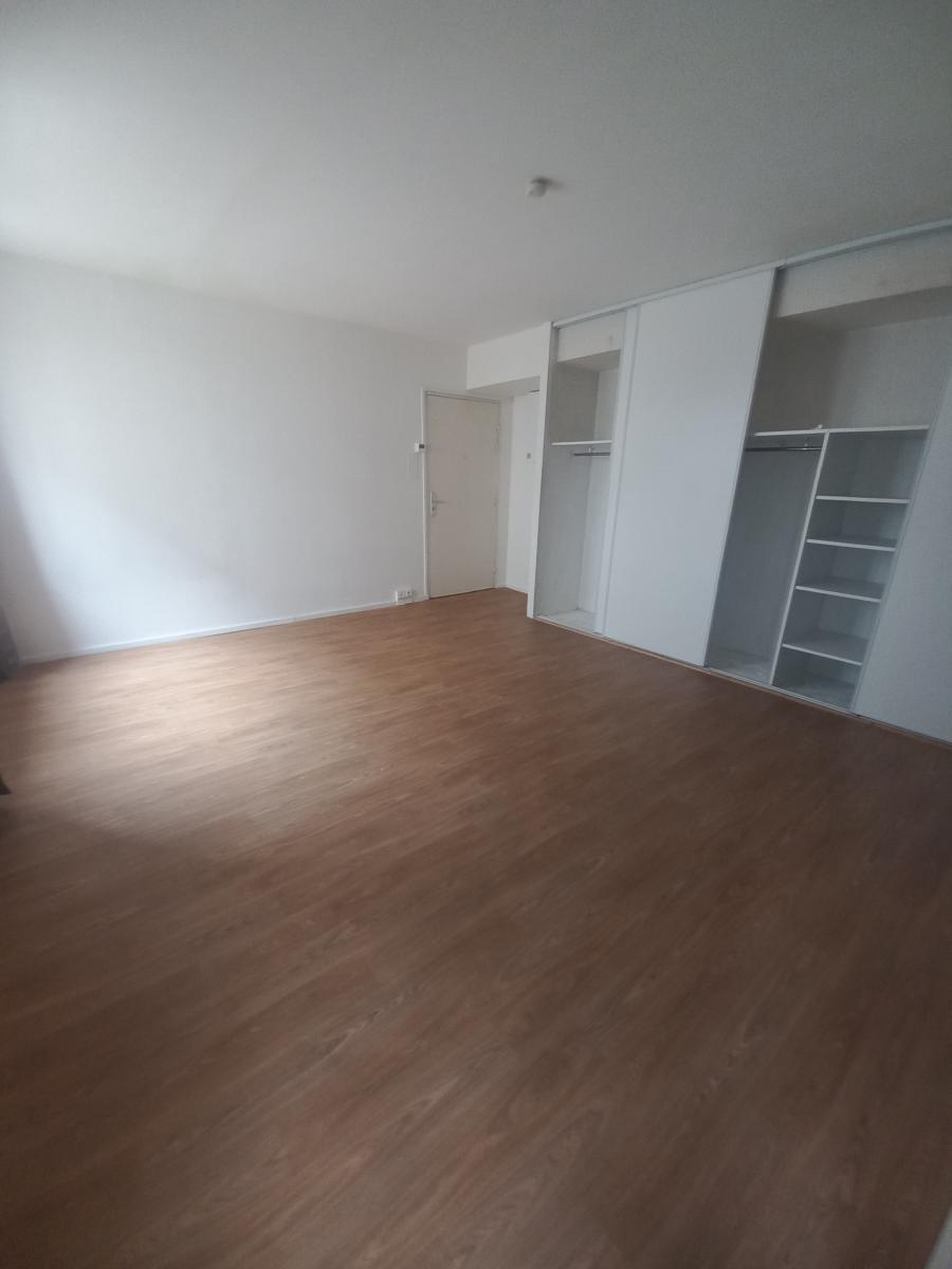 1 pièce - 1er étage - 30m² - 704,17 € - Photo #0