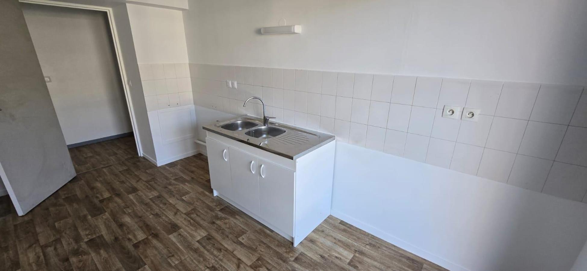 4 pièces - 2ème étage - 77m² - 937,89 € - Photo #1