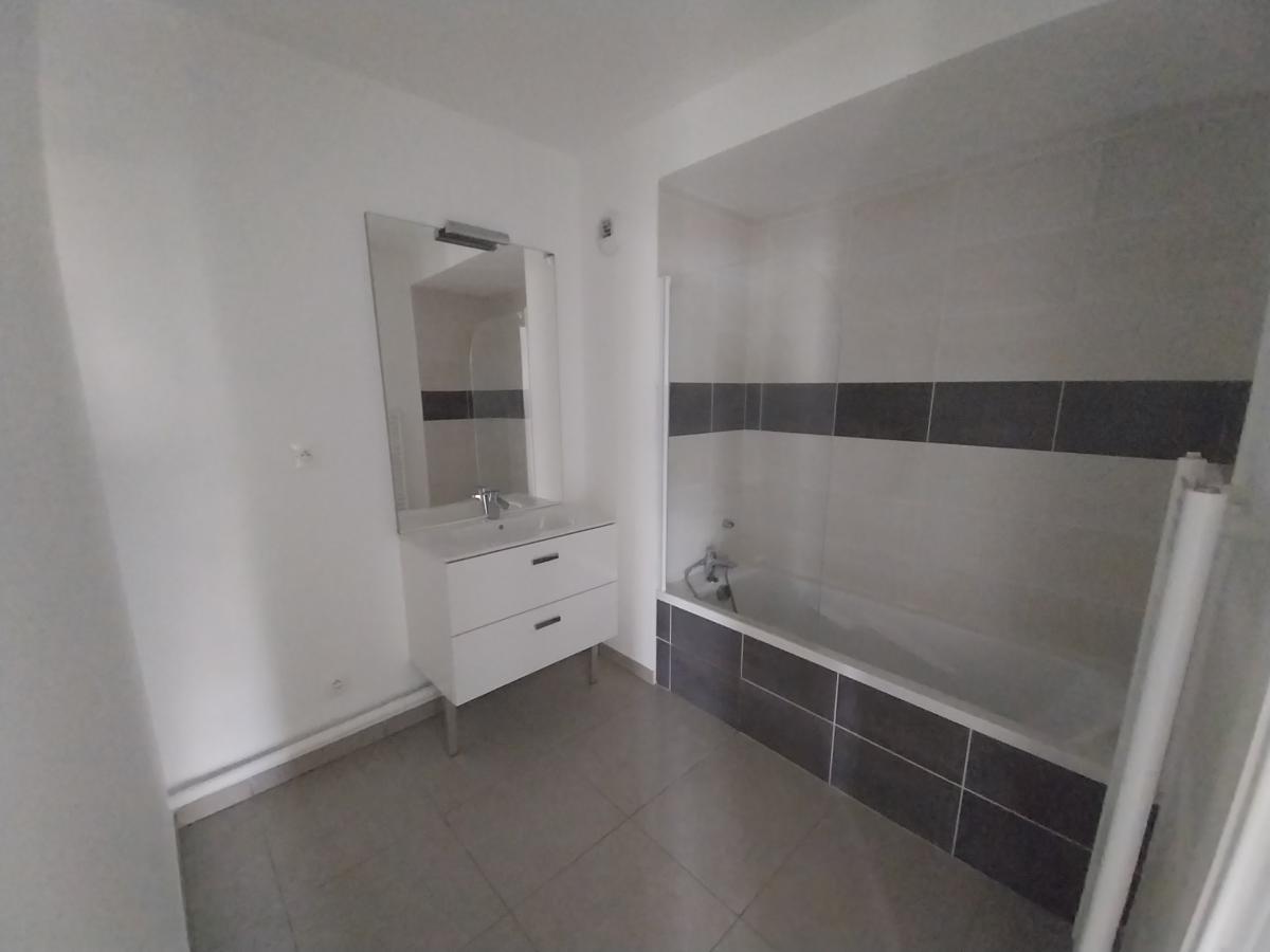 2 pièces - 3ème étage - 44m² - 789,85 € - Photo #3