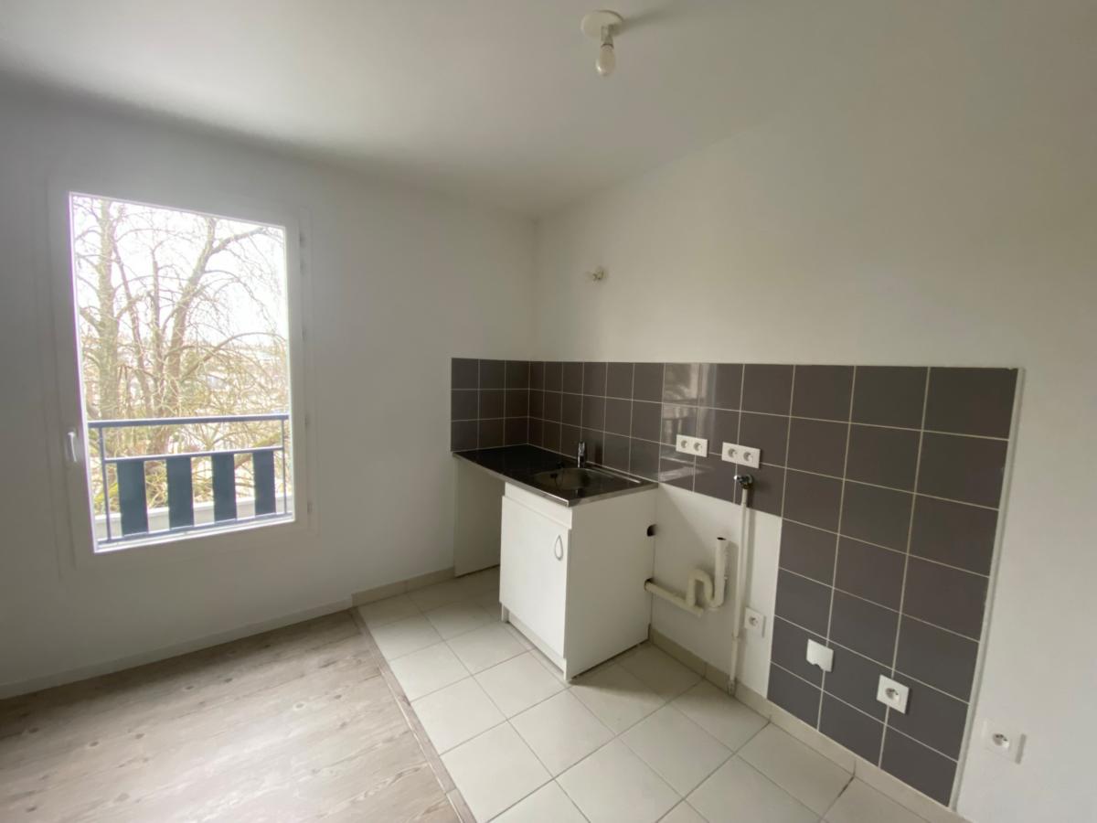 
																			4 pièces - 
																		1er étage - 69m² - 1 054,97 € - Photo #4