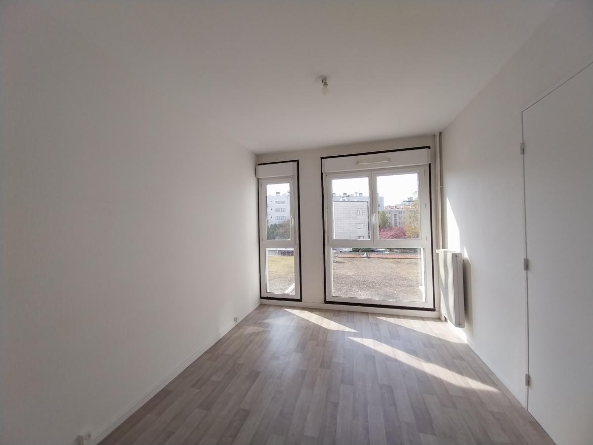 
																			4 pièces - 
																		2ème étage - 82m² - 985,84 € - Photo #2