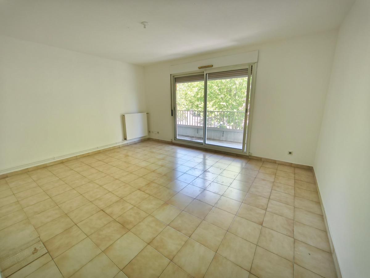 
																																							3 pièces - 
																																						3ème étage - 70m² - 69 000 € - Photo #2
