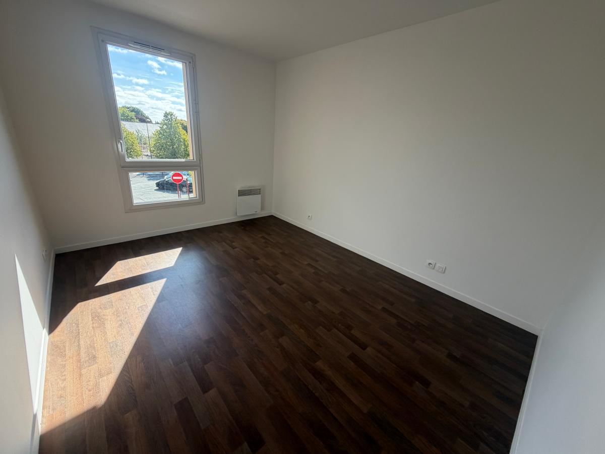 
																																							3 pièces - 
																																						1er étage - 66m² - 677,66 € - Photo #5