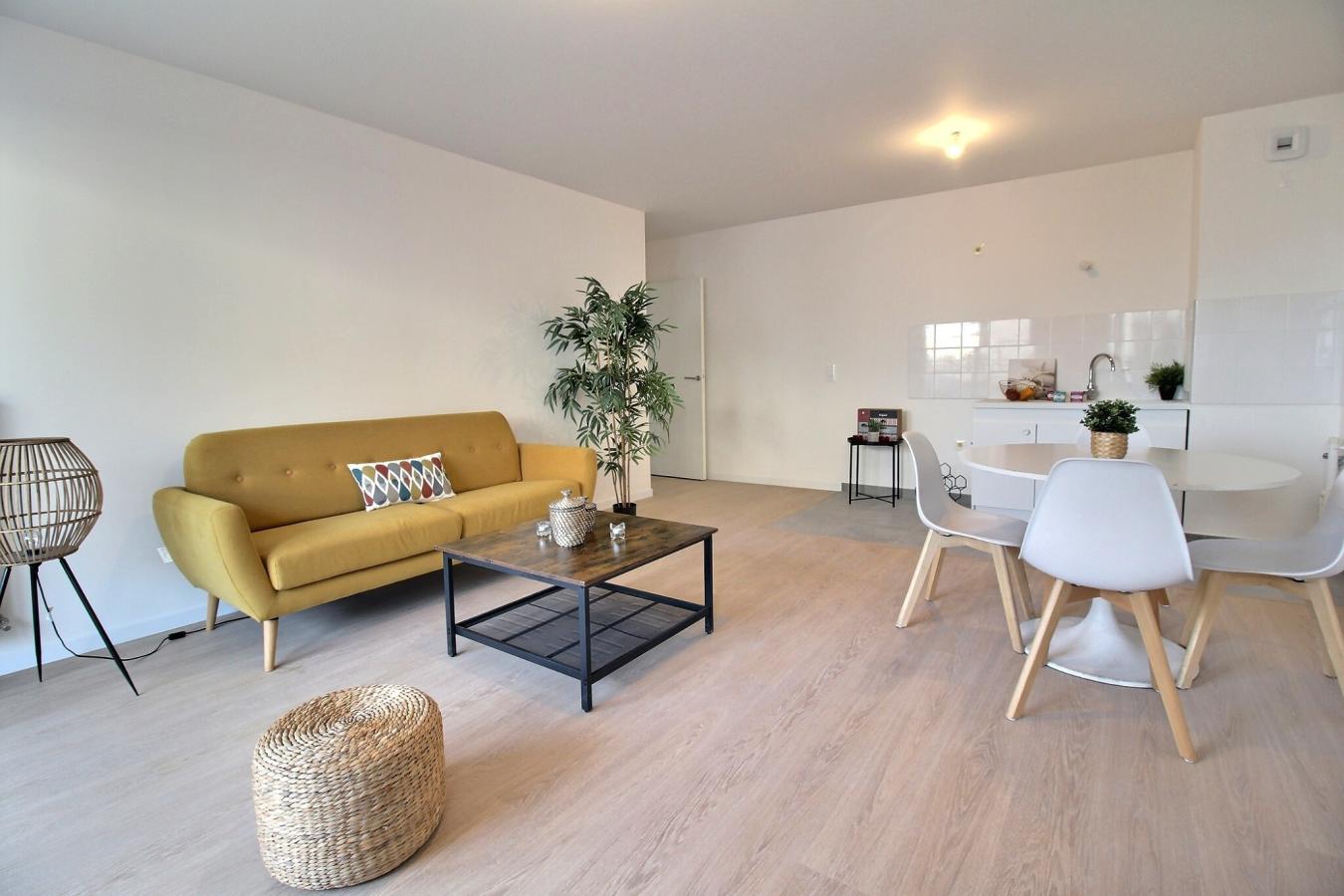 
																																							3 pièces - 
																																						3ème étage - 67m² - 1 380,42 € - Photo #2