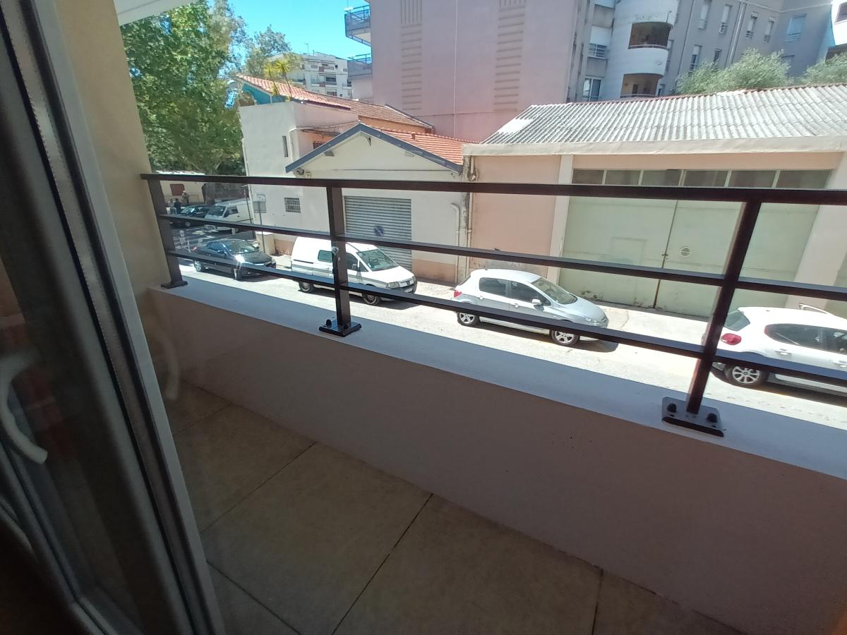 
																																							3 pièces - 
																																						1er étage - 64m² - 1 035,48 € - Photo #4