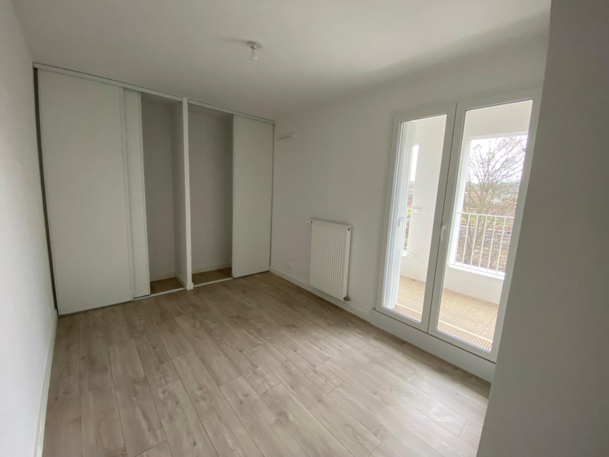 
																			4 pièces – 
																		3ème étage – 82m² - 1 250,47 € - Photo #6