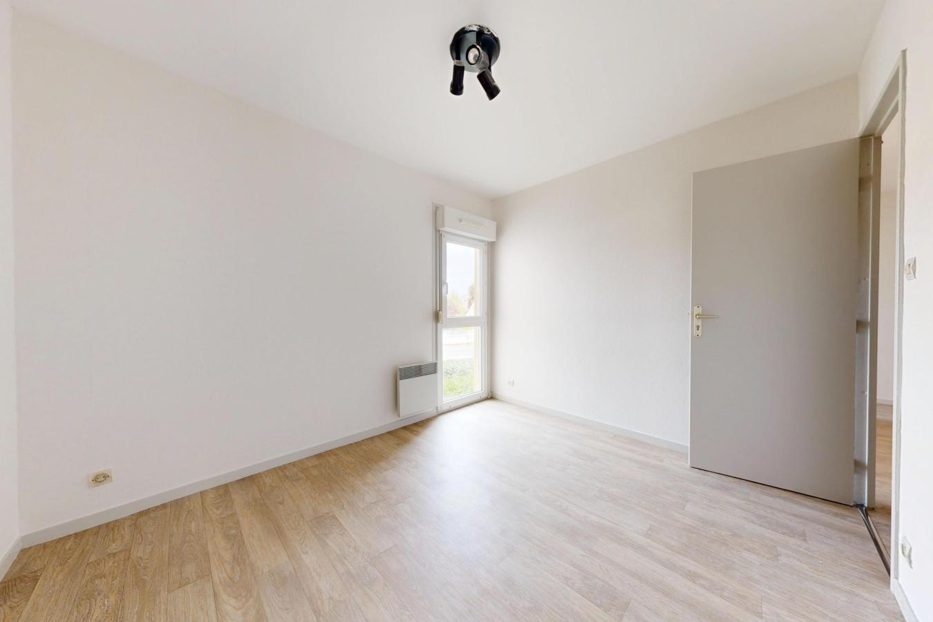 
																																							4 pièces - 
																																						1er étage - 83m² - 90 860 € - Photo #4