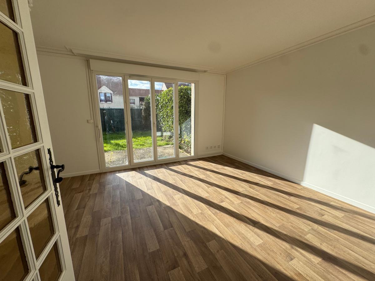 
																																							4 pièces - 
																																						RDC - 0m² - 363 000 € - Photo #2