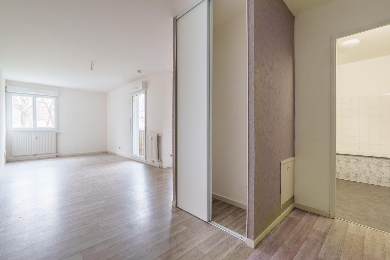 4 pièces - 4ème étage - 83m² - 890,45 € - Photo #4