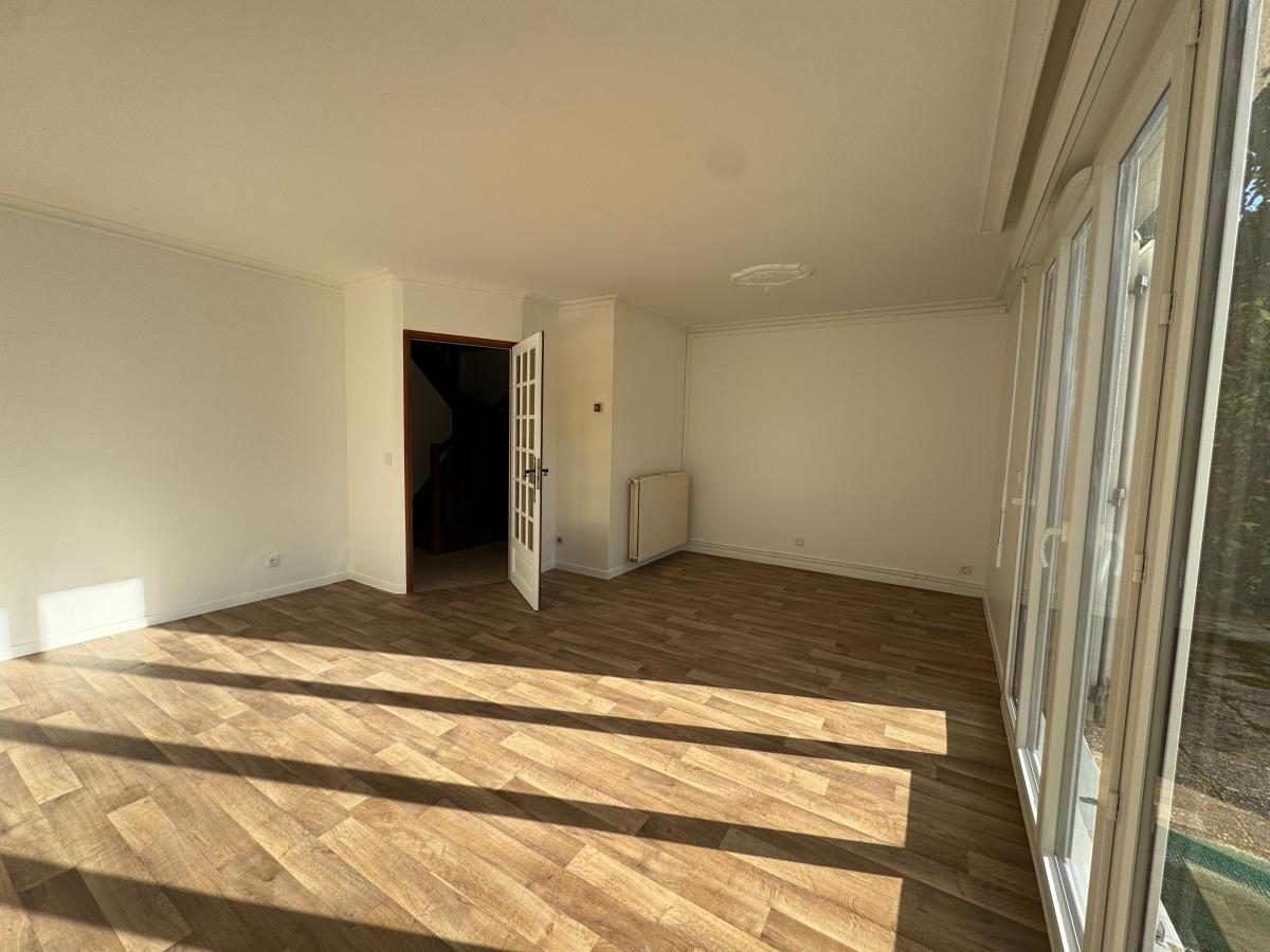 
																																							4 pièces - 
																																						RDC - 0m² - 363 000 € - Photo #3