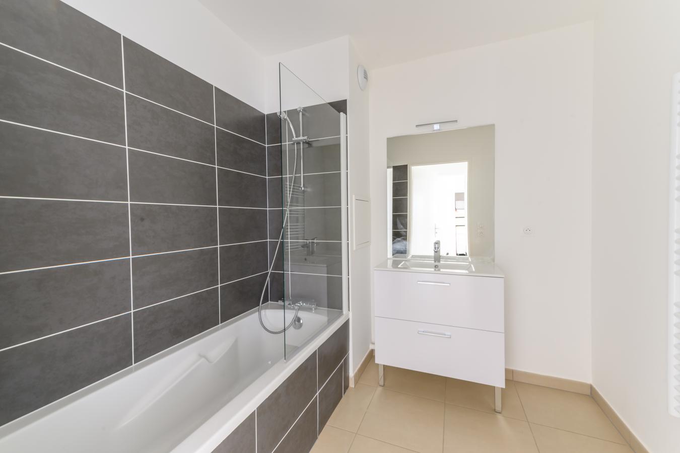 
																																							4 pièces - 
																																						2ème étage - 83m² - 1 821,66 € - Photo #4