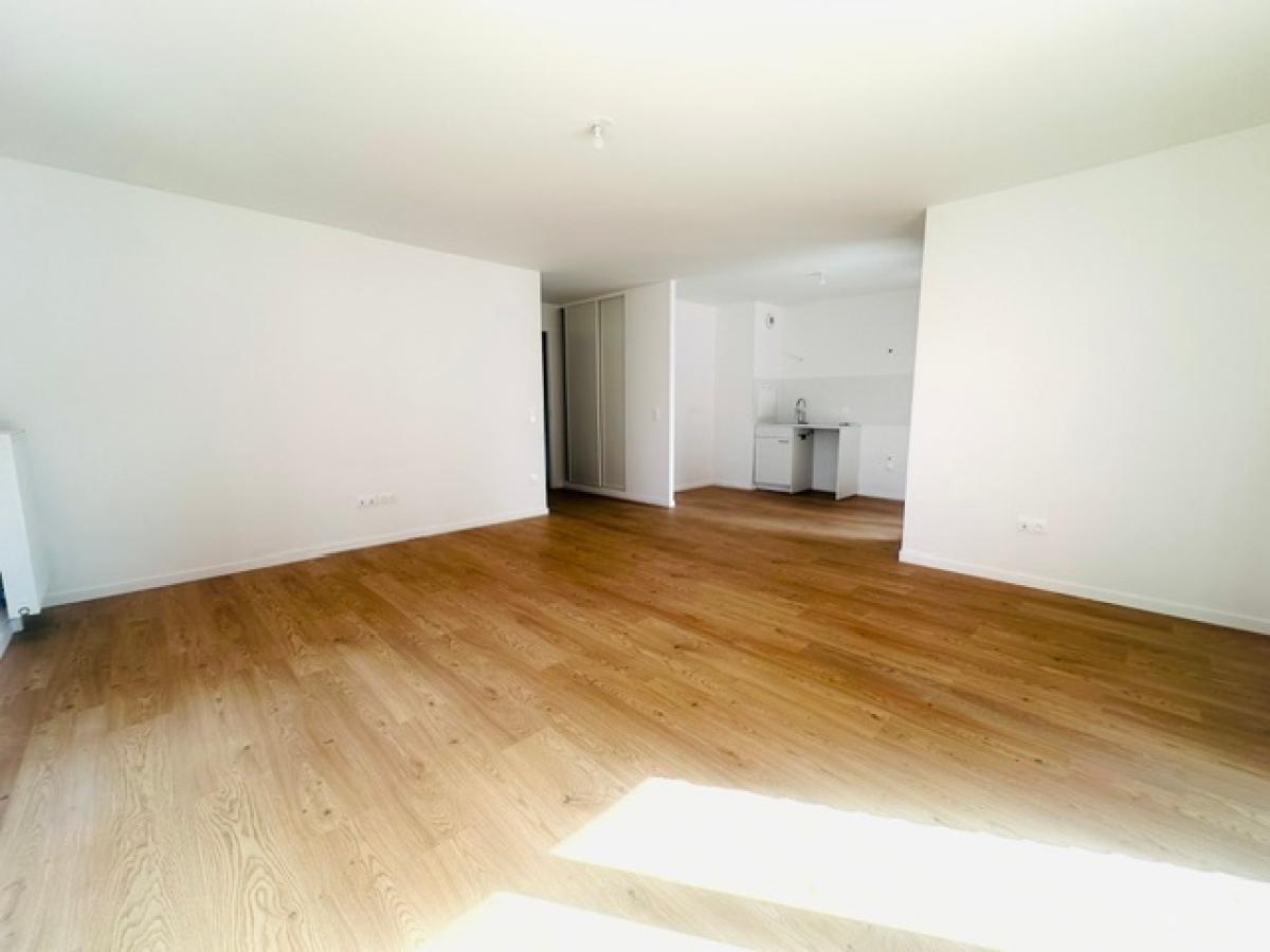 4 pièces - 1er étage - 87m² - 1 523,42 € - Photo #1
