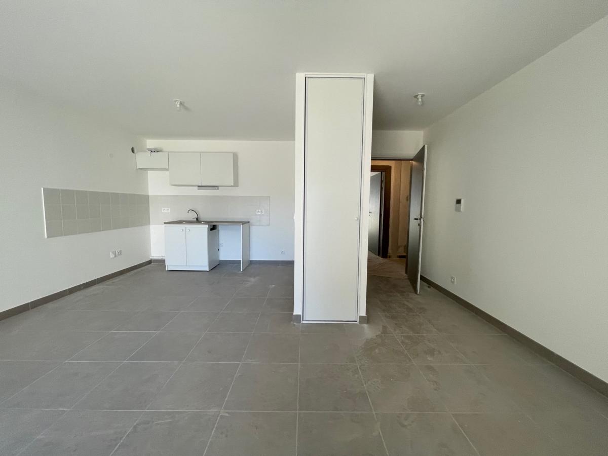 
																																							3 pièces - 
																																						3ème étage - 70m² - 941,48 € - Photo #1