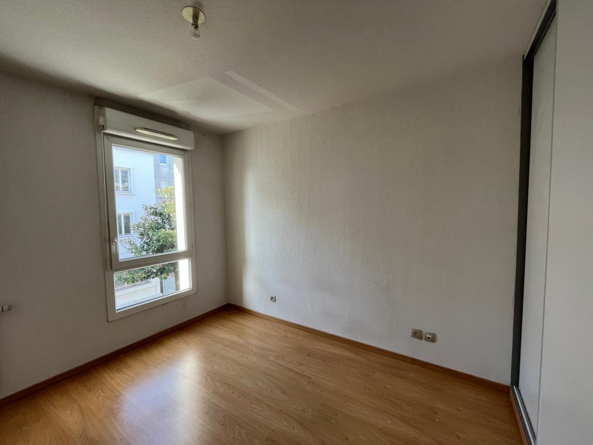 
																																							3 pièces - 
																																						2ème étage - 65m² - 1 018,50 € - Photo #5