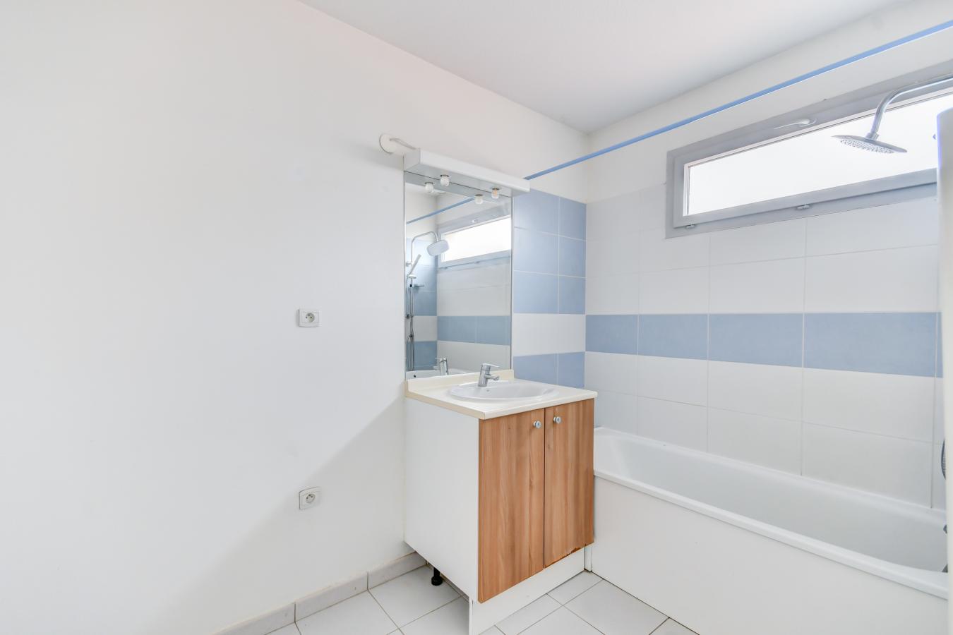 
																																							4 pièces - 
																																						RDC - 87m² - 1 089,44 € - Photo #3