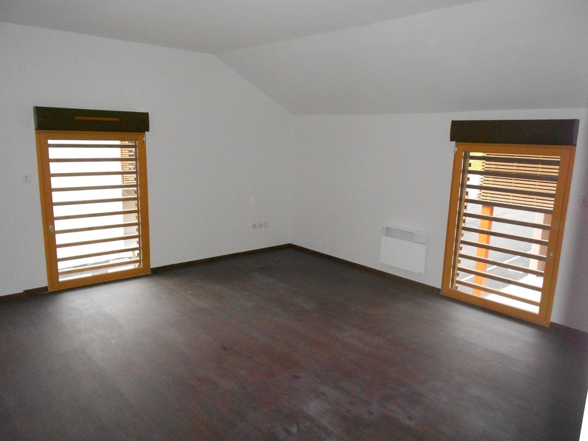 
																																							4 pièces - 
																																						RDC - 108m² - 1 092,98 € - Photo #3