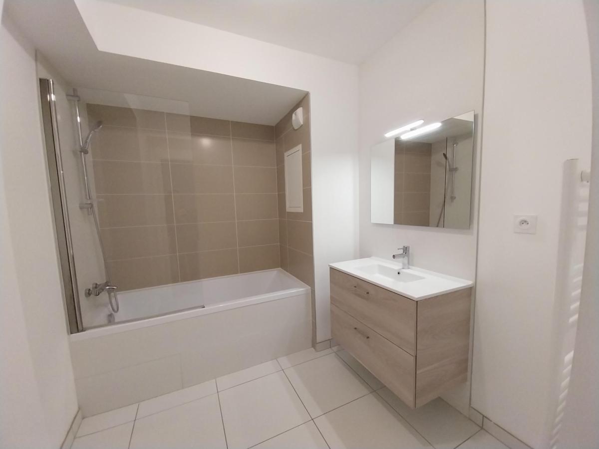 
																																							3 pièces - 
																																						1er étage - 79m² - 1 044,11 € - Photo #7