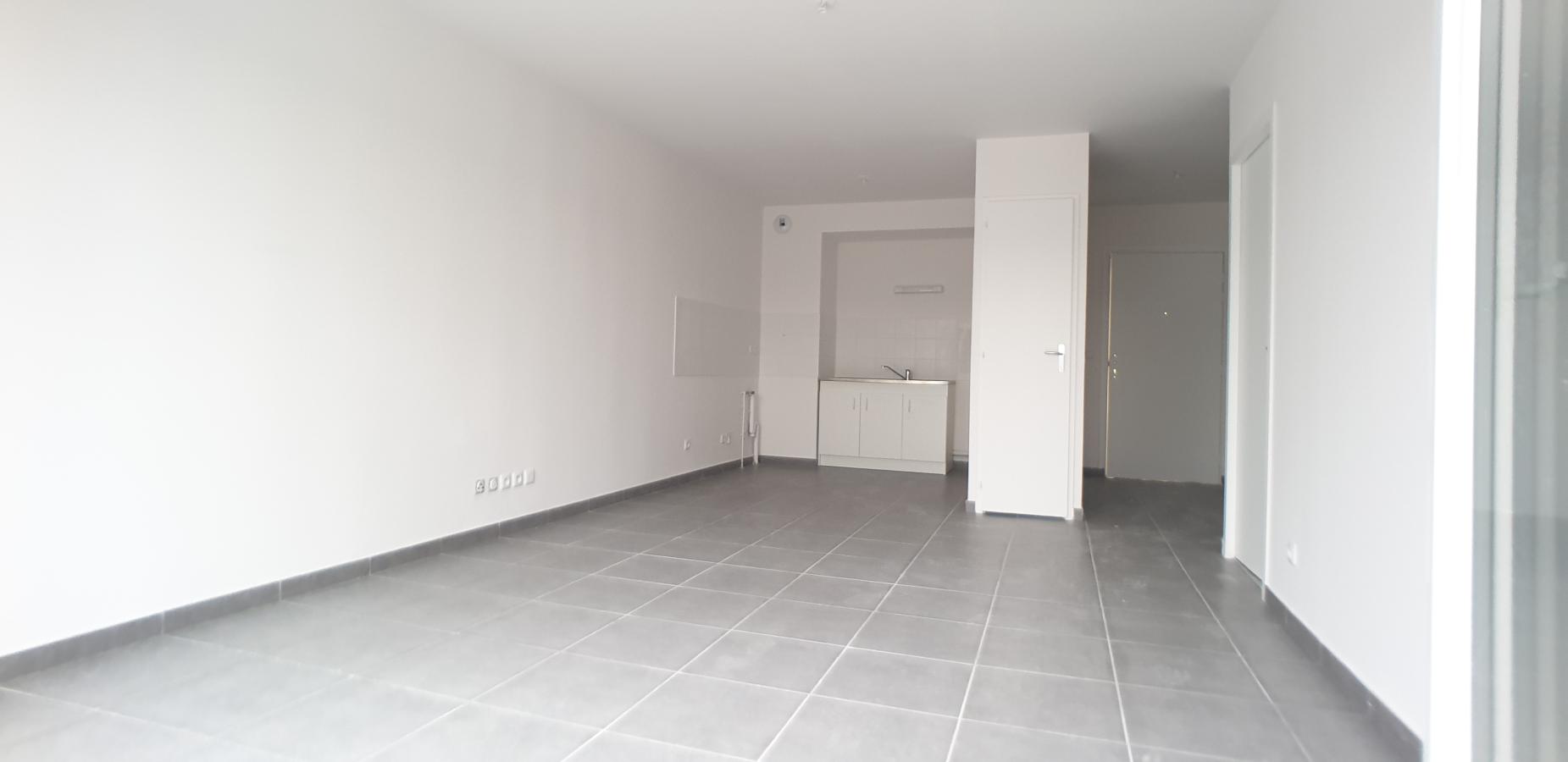 
																																							3 pièces - 
																																						1er étage - 67m² - 1 142,47 € - Photo #2