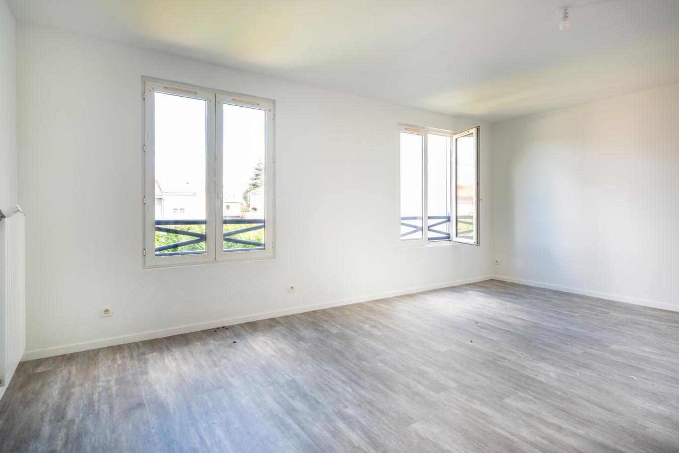 
																																							5 pièces - 
																																						1er étage - 101m² - 243 000 € - Photo #1