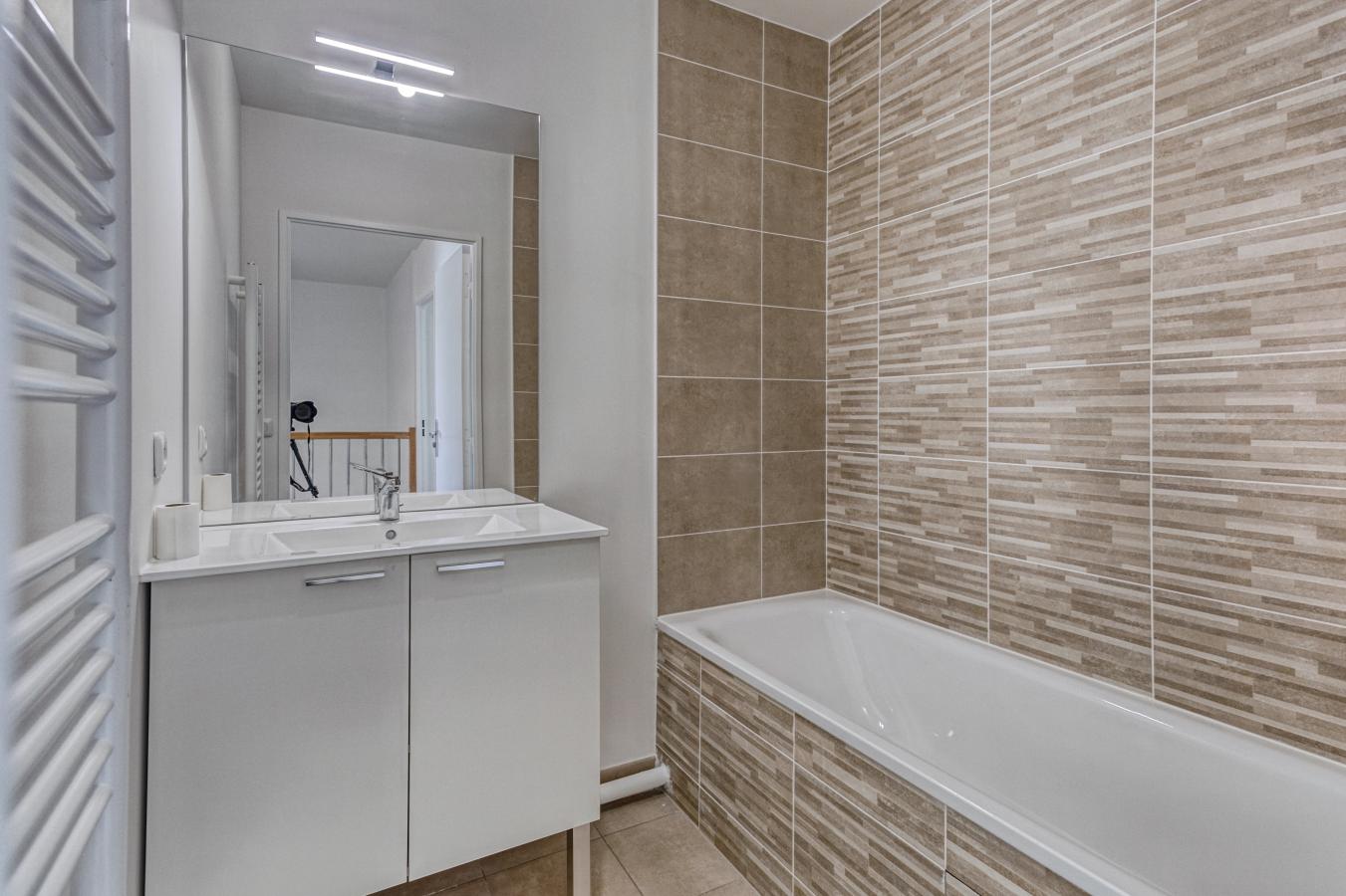 
																																							6 pièces - 
																																						RDC - 134m² - 1 781,26 € - Photo #2