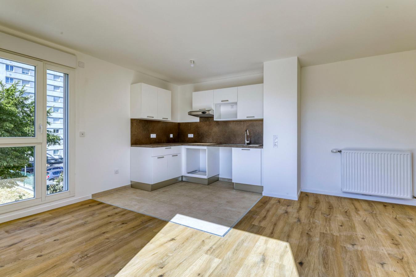 4 pièces - 3ème étage - 80m² - 1 423,16 € - Photo #2
