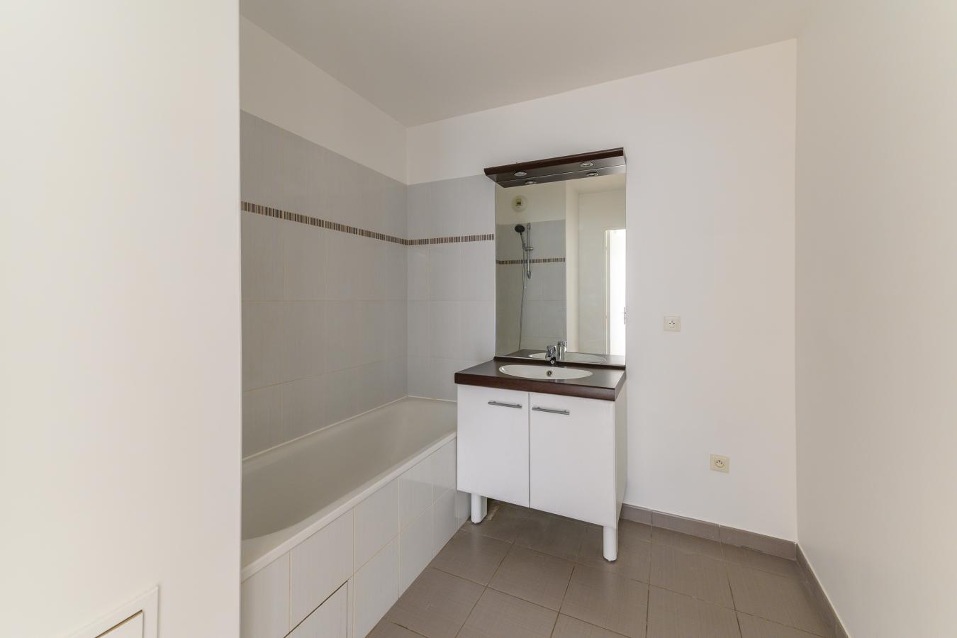
																			4 pièces - 
																		3ème étage - 75m² - 1 571,87 € - Photo #6