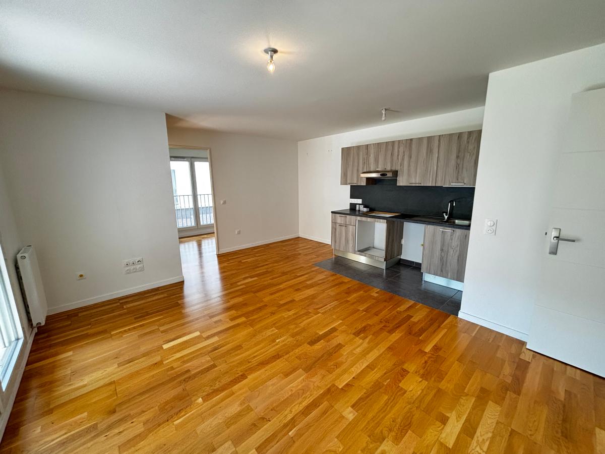 
																			3 pièces - 
																		1er étage - 71m² - 1 647,60 € - Photo #1