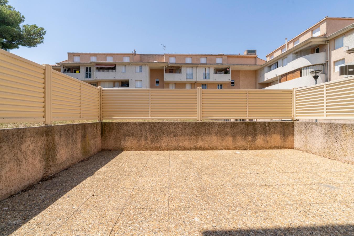 
																																							6 pièces - 
																																						RDC - 112m² - 220 000 € - Photo #2