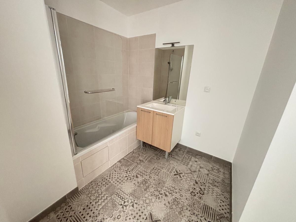 
																			3 pièces - 
																		RDC - 69m² - 760,38 € - Photo #4