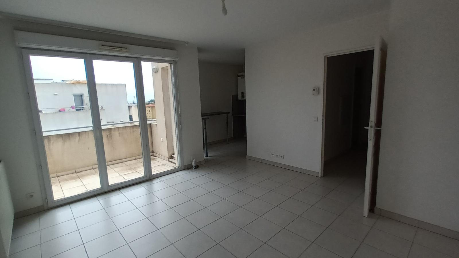 2 pièces - 2ème étage - 43m² - 912,36 € - Photo #3