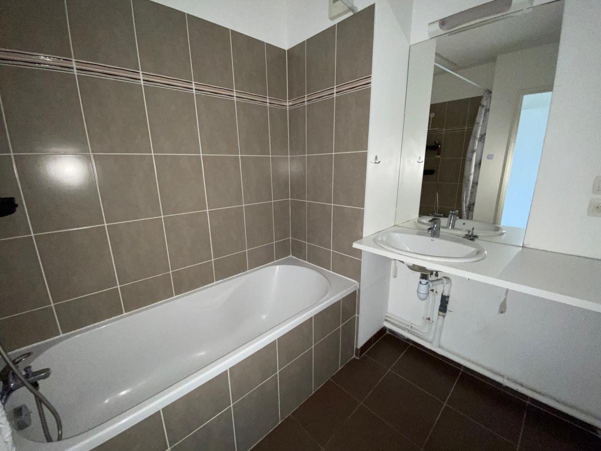 
																			3 pièces - 
																		2ème étage - 70m² - 716,54 € - Photo #5